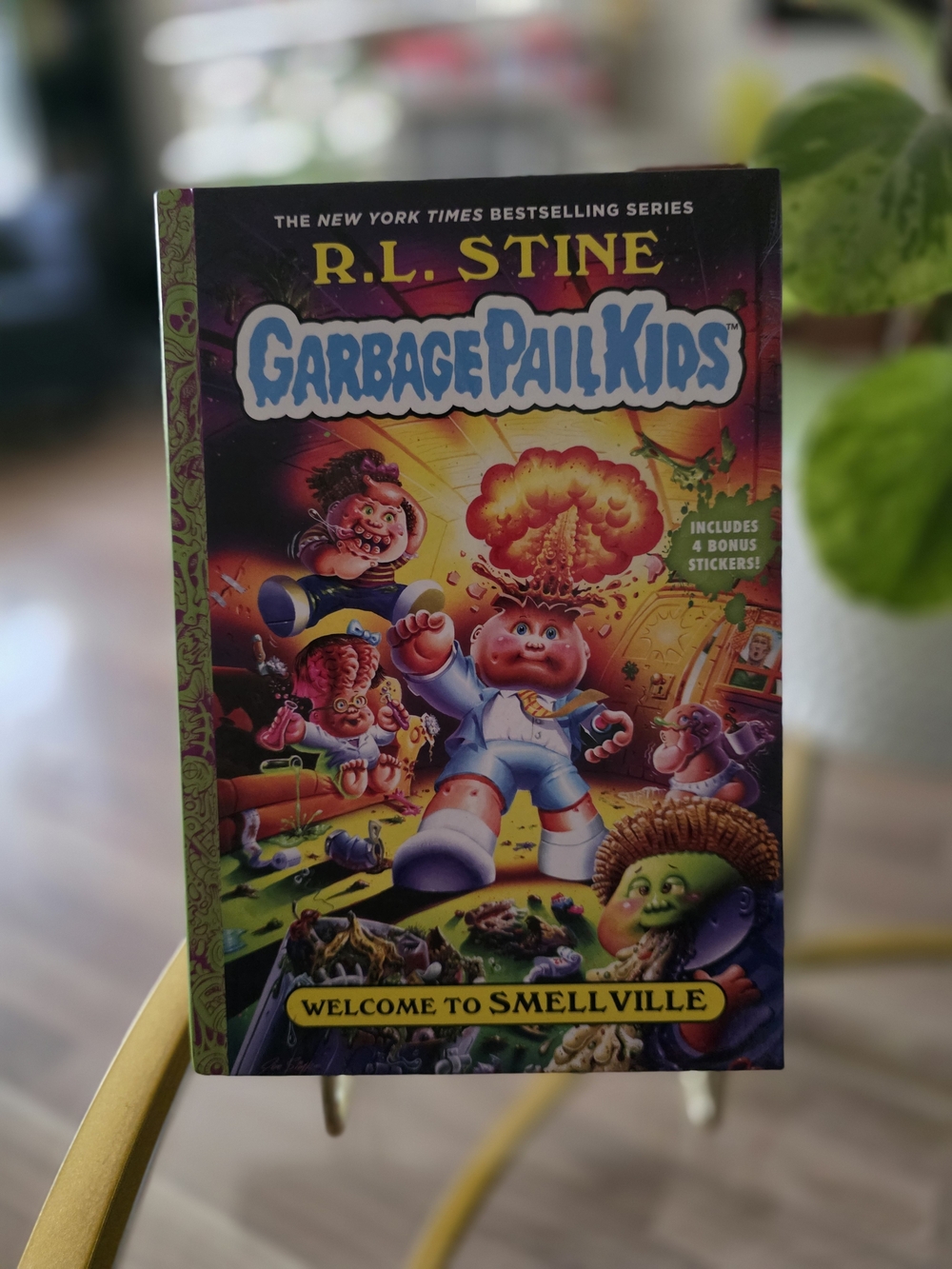 Garbage Pail Kids - Welcome To Smellville Book By R.L. Stine